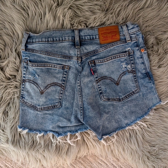 Levi cut off shorts - Picture 2 of 3
